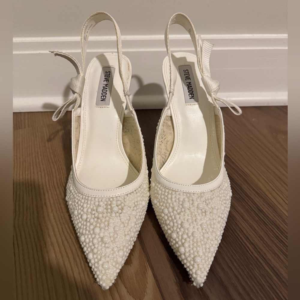 Steve Madden Bri White Lace Pearl Heels